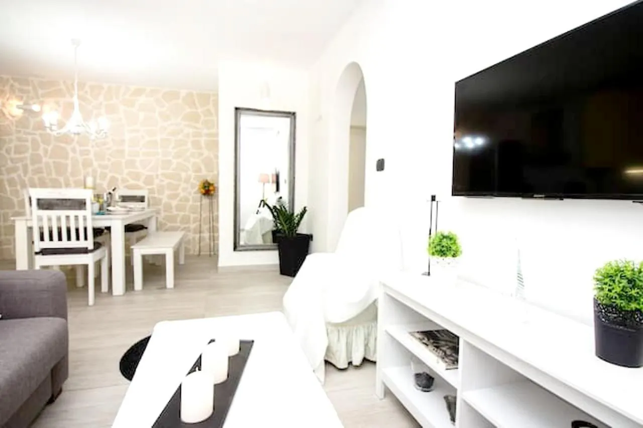 Modern Apartment In Trogir 70 M² Parking Included